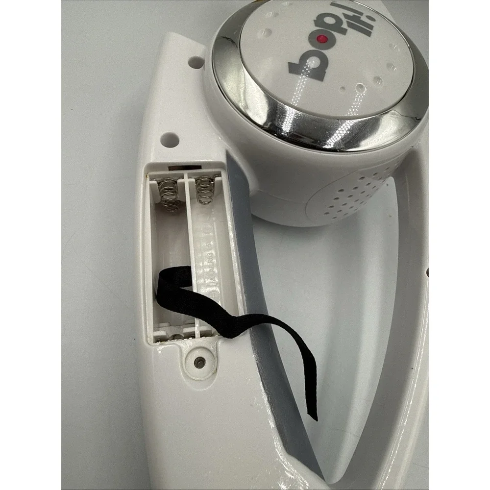 Bop It! White Talking Handheld Game With Shout 2008 Hasbro C-290B